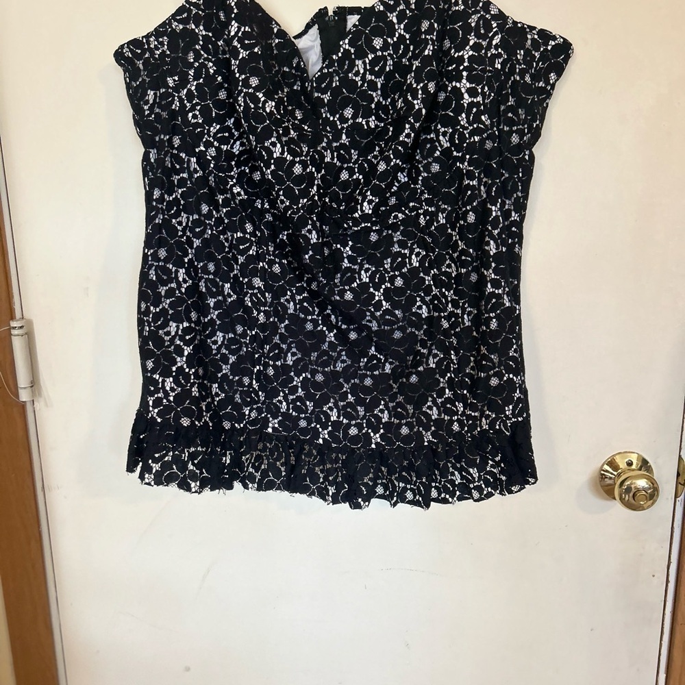 Vintage Torrid Corset Size 4 Black and White Lace top removable straps